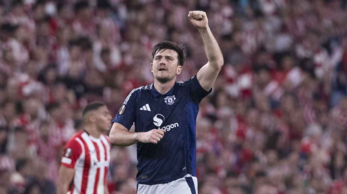 Harry Maguire ăn mừng trong trận Man Utd thắng Athletic Bilbao 3-0 trên sân San Mames, thành phố Bilbao, tỉnh Biscay, xứ Basque, Tây Ban Nha, lượt đi bán kết Europa League tối 1/5/2025. Ảnh: Anadolu