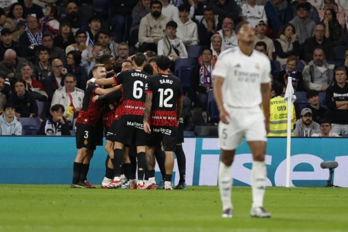 Các cầu thủ Mallorca mừng bàn trong trận thua Real 1-2 ở vòng 36 La Liga tối 14/5. Ảnh: EFE