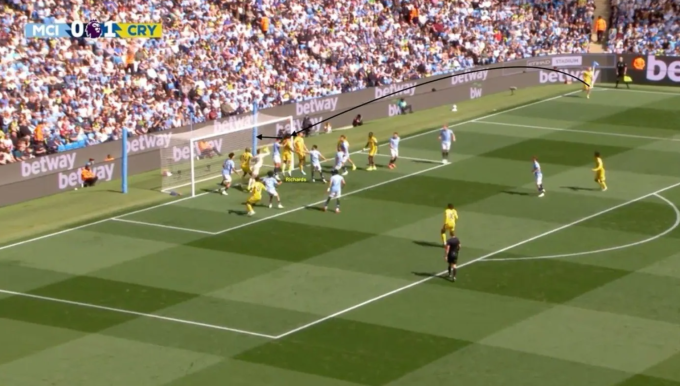 Chris Richards đánh đầu cận thành ghi bàn trong trận Crystal Palace thua Man City 2-5 trên sân Etihad, Manchester, Anh ngày 12/4. Ảnh: Premier League