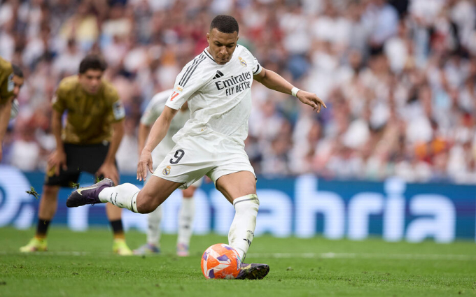 Mbappe ghi bàn mở tỷ số trong trận đấu với Sociedad