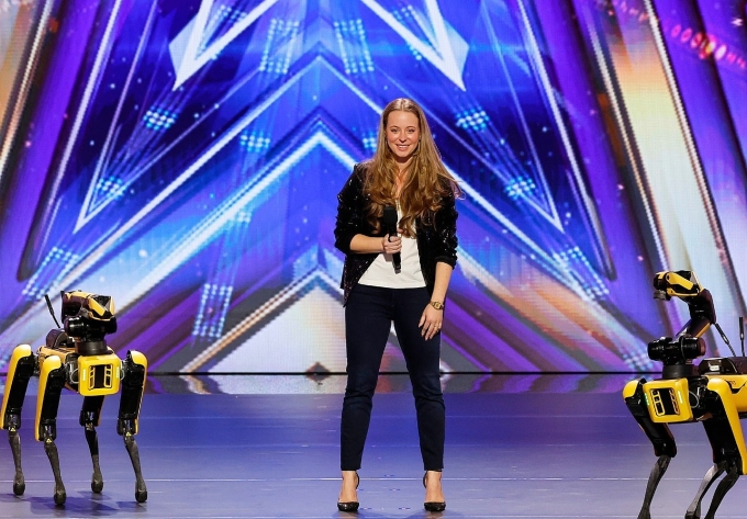 Merry trên sân khấu America's Got Talent. 