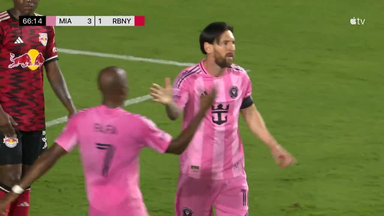 Messi ghi bàn