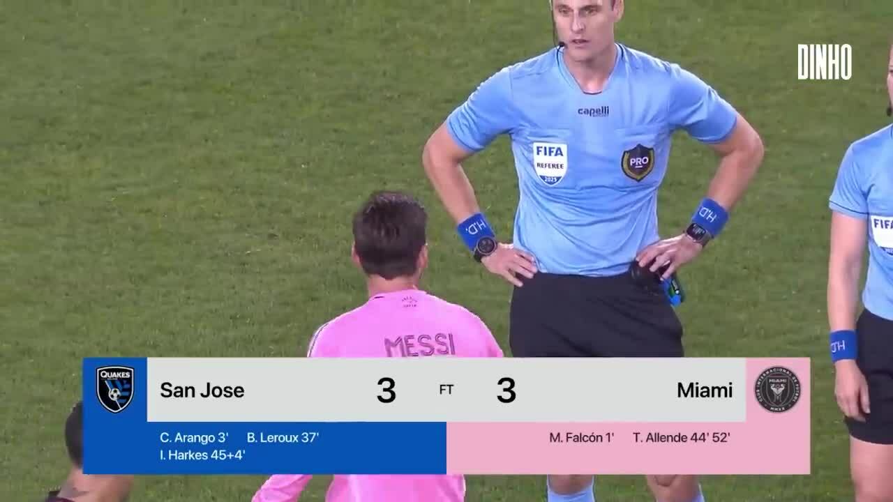 Messi tranh cãi với trọng tài