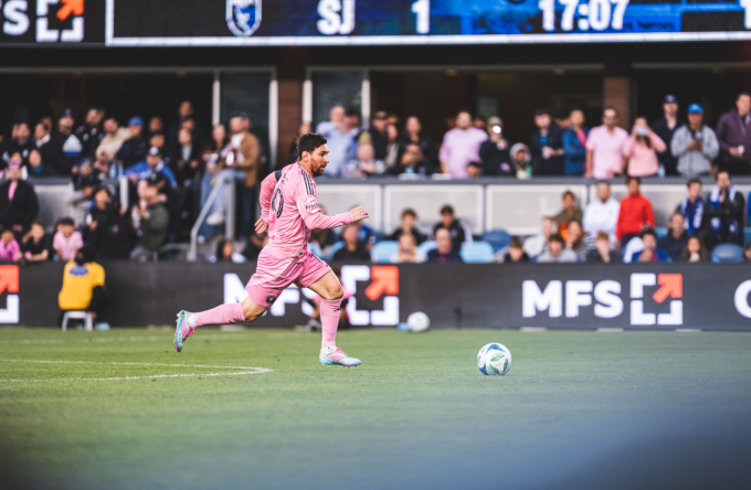 Messi đi bóng trong trận Inter Miami gặp San Jose Earthquakes trên sân Paypal Park, thành phố San Jose, bang California, Mỹ, vòng 13 MLS tối 14/5/2025. Ảnh: IMCF
