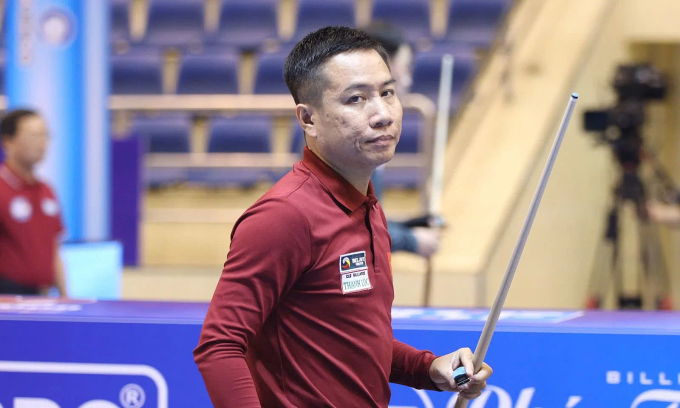 Cơ thủ Nguyễn Như Lê trong vòng loại cuối carom 3 băng World Cup tại TP HCM.
