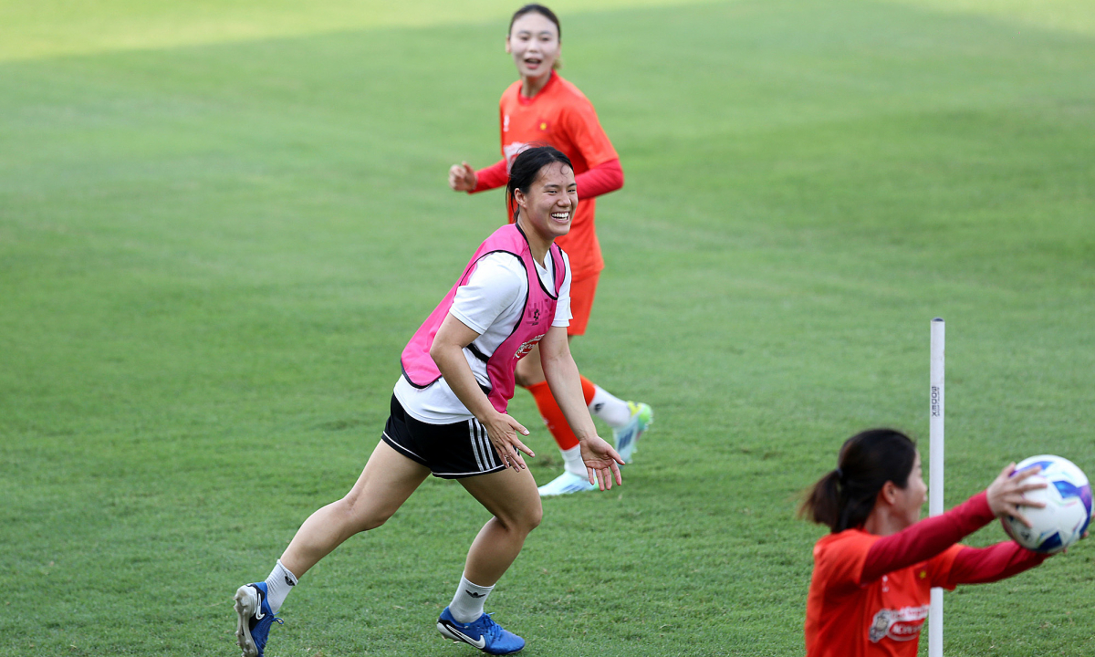 nguyen-hoang-nam-mi-doi-tuyen-nu-viet-nam-5-jpg-1746530325-1746530721.jpg