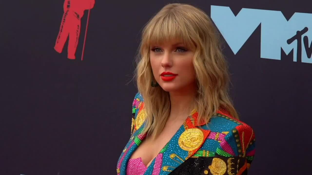 Những bộ cánh thảm đỏ đẹp của Taylor Swift