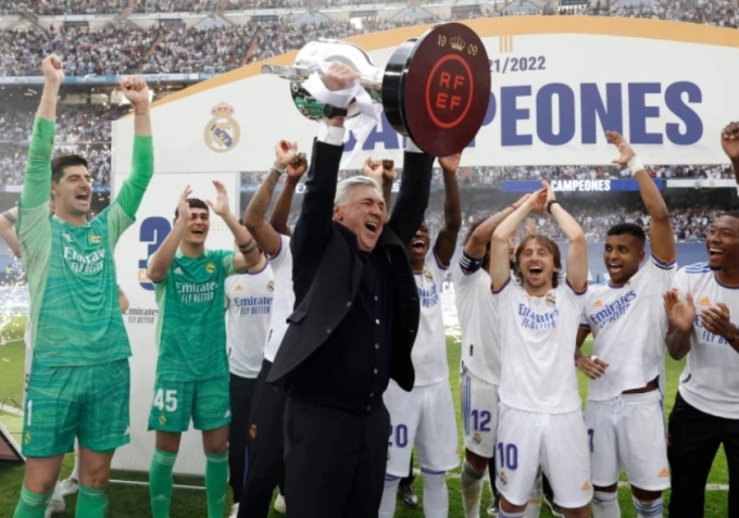 HLV Carlo Ancelotti giúp Real vô địch La Liga mùa 2021-2022 sớm 4 vòng. Ảnh: AFP