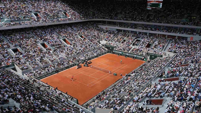 Sân đấu trung tâm Philippe Chatrier tại Roland Garros.