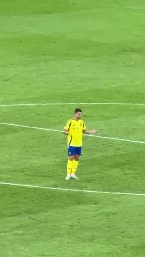 Ronaldo thể hiện cảm xúc sau khi Al Nassr bị loại khỏi AFC Champions League