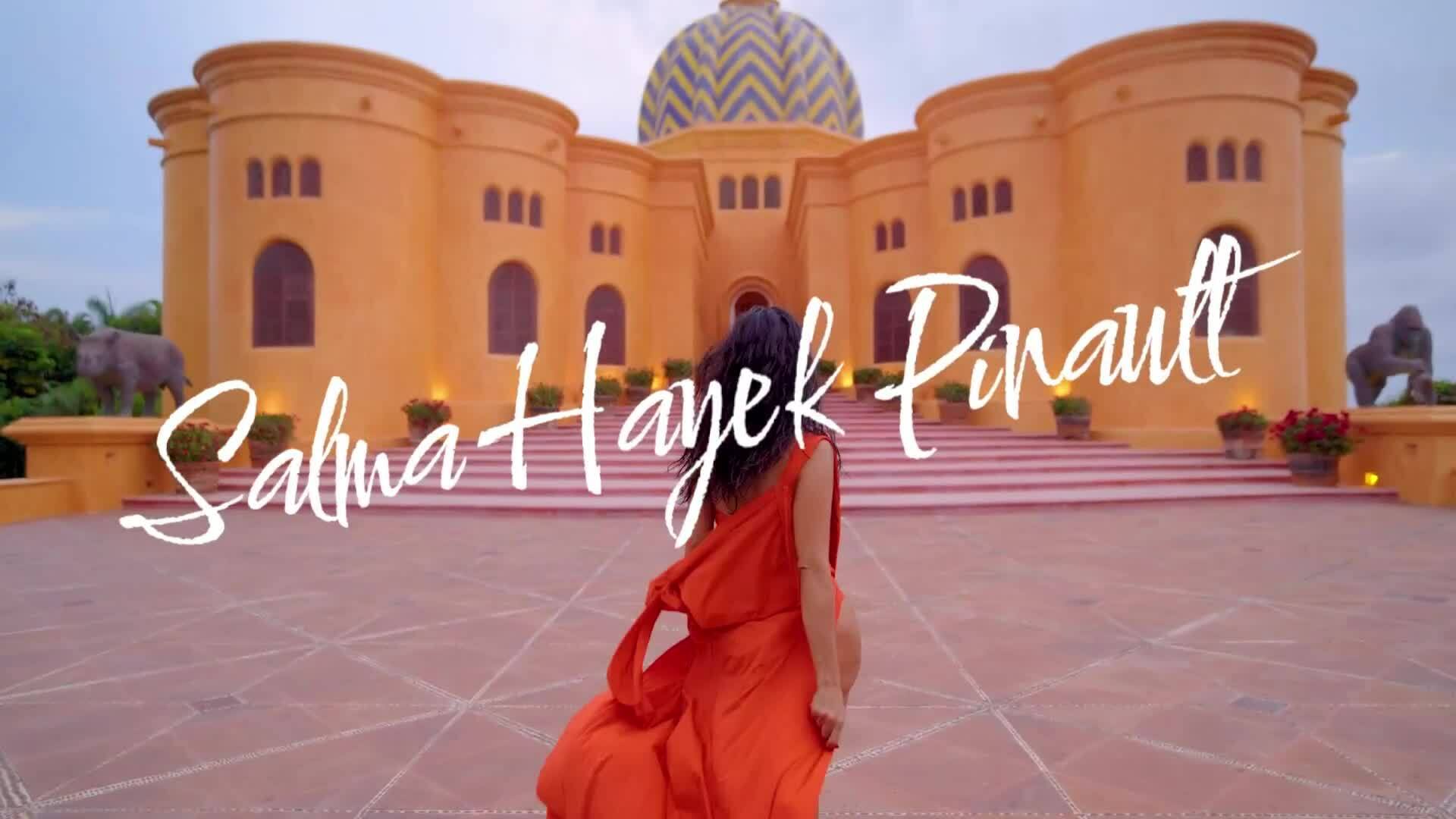 Salma Hayek trong hậu trường chụp ảnh áo tắm