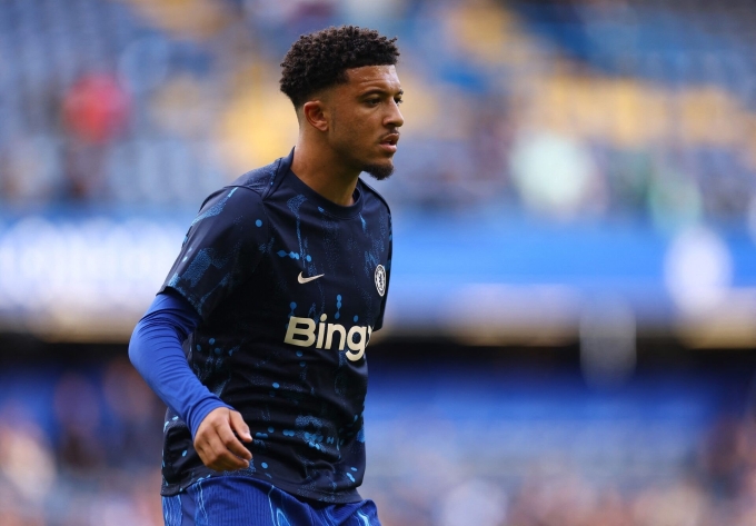 Jadon Sancho khởi động trước trận Chelsea gặp Brighton trên sân Stamford Bridge, thành phố London, Ngoại hạng Anh ngày 28/9/2024. Ảnh: Reuters