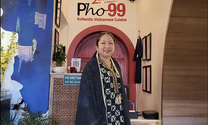 Chị Kim Cương tại nhà hàng Việt ở Kathmandu, Nepal, tháng 4/2024.