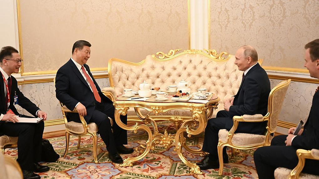Chủ tịch Tập Cận Bình tham quan Điện Kremlin
