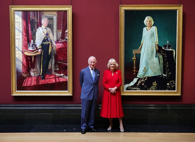 Vua Charles III và Vương hậu Camilla tại Phòng trưng bày Quốc gia ở London. Ảnh: AFP