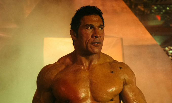 Tạo hình của The Rock trong vai chính phim The Smashing Machine.