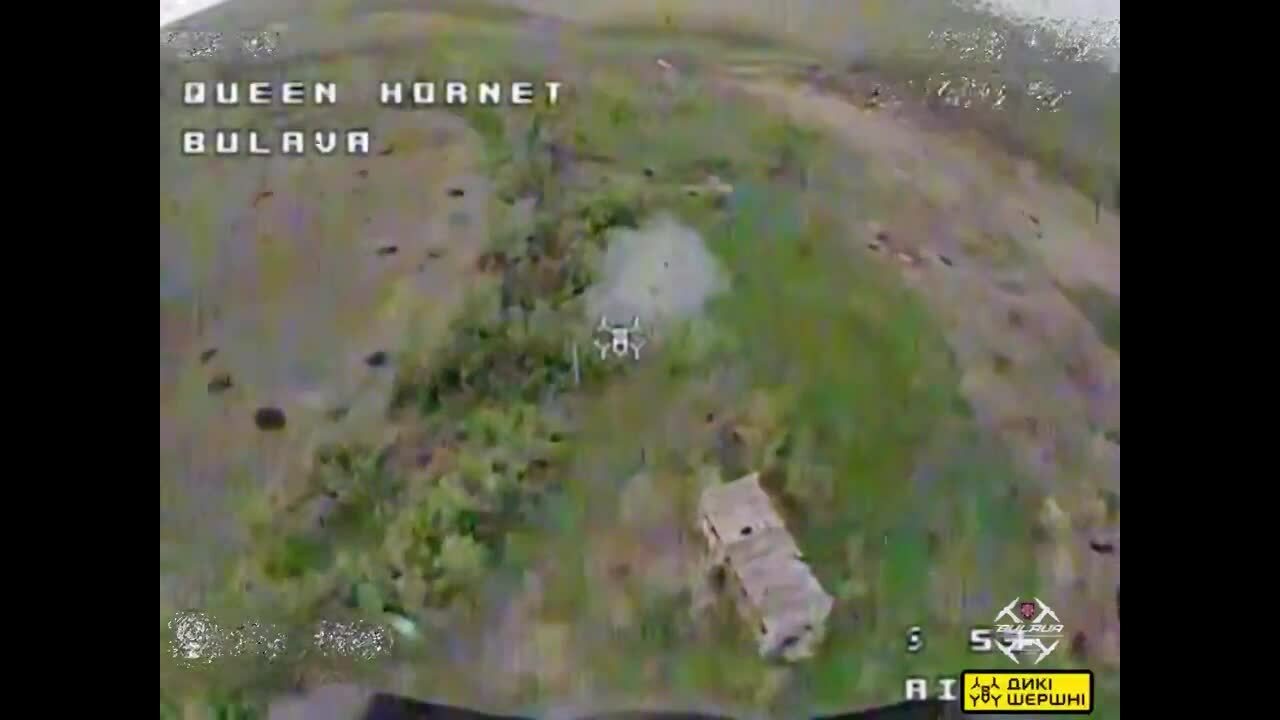 Ukraine lần đầu triển khai drone mang ống phóng rocket