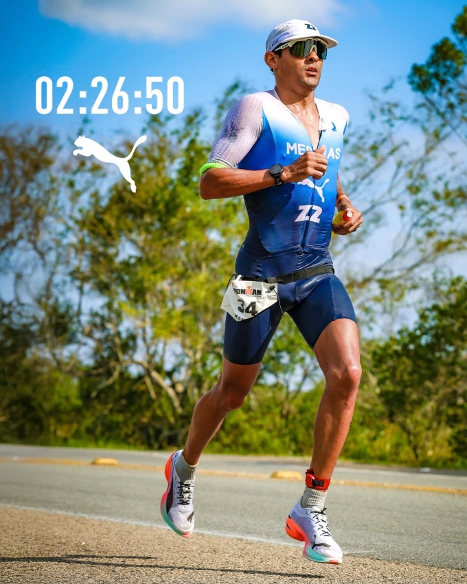 Manoel Messias sử dụng siêu giày Puma FAST-R Nitro Elite 3 tại Ironman Brazil 2025.