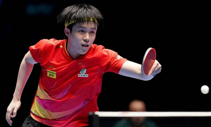 Wang Chuqin trong trận bán kết World Cup bóng bàn đơn nam tại nhà thi đấu Galaxy, khu Lộ Đãng Thành, Macau, Trung Quốc tối 20/4/2025.