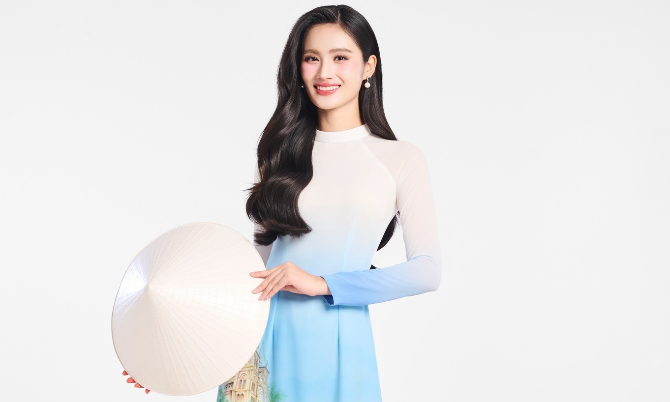 Ý Nhi giới thiệu bản thân tại Miss World 2025